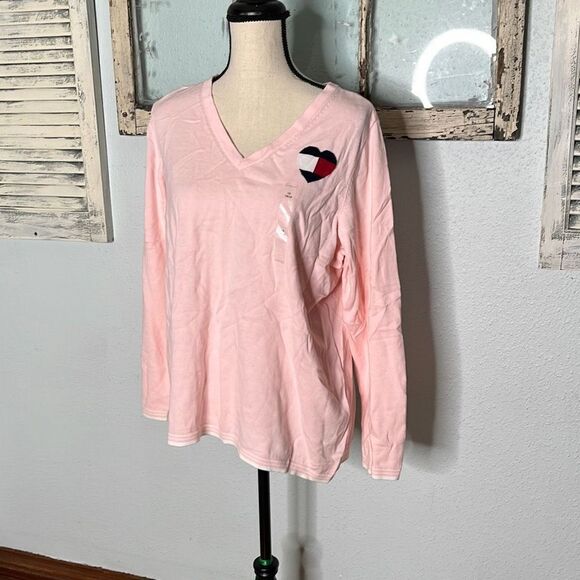 Tommy Hilfiger Womens Knitted Ivy Sweater Heart Patch V-Neck Pink Size 1X NWT - Picture 2 of 10
